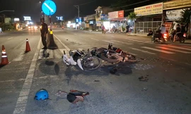 Hai xe máy va chạm trên đường dẫn vào cao tốc, 3 người bị thương nặng