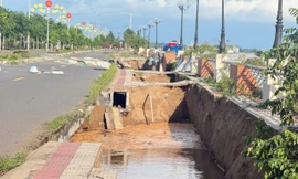 Sạt lở kè chống xói lở Thường Thới Tiền (xã Thường Phước).