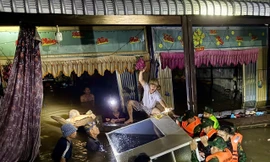 Biên phòng xuyên đêm giúp dân di dời sau mưa lớn gây ngập