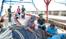 An Giang tuyên truyền chống khai thác IUU từ ngư dân đến học sinh