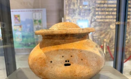 Đầu tượng Phật Linh Sơn Bắc và Mộ vò Gò Cây Trâm được công nhận Bảo vật quốc gia