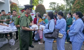 Tuổi trẻ Công an An Giang trao 600 suất ăn miễn phí cho bệnh nhân nghèo