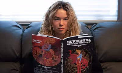 SUPERGIRL x LE SSERAFIM: Cú nổ phòng vé từ nàng siêu nhân không cần hoàn hảo?