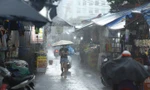 Nhiều khu vực miền Bắc bất ngờ hứng mưa lớn