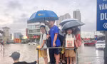 Hà Nội: Mưa ngập kẹt đường, nhiều trường lo bữa tối, cho học sinh ngủ lại qua đêm