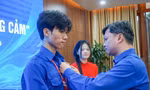 T.Ư Đoàn trao tặng Huy hiệu 'Tuổi trẻ dũng cảm' cho nam sinh Bách Khoa cứu người trong đám cháy ở Lĩnh Nam