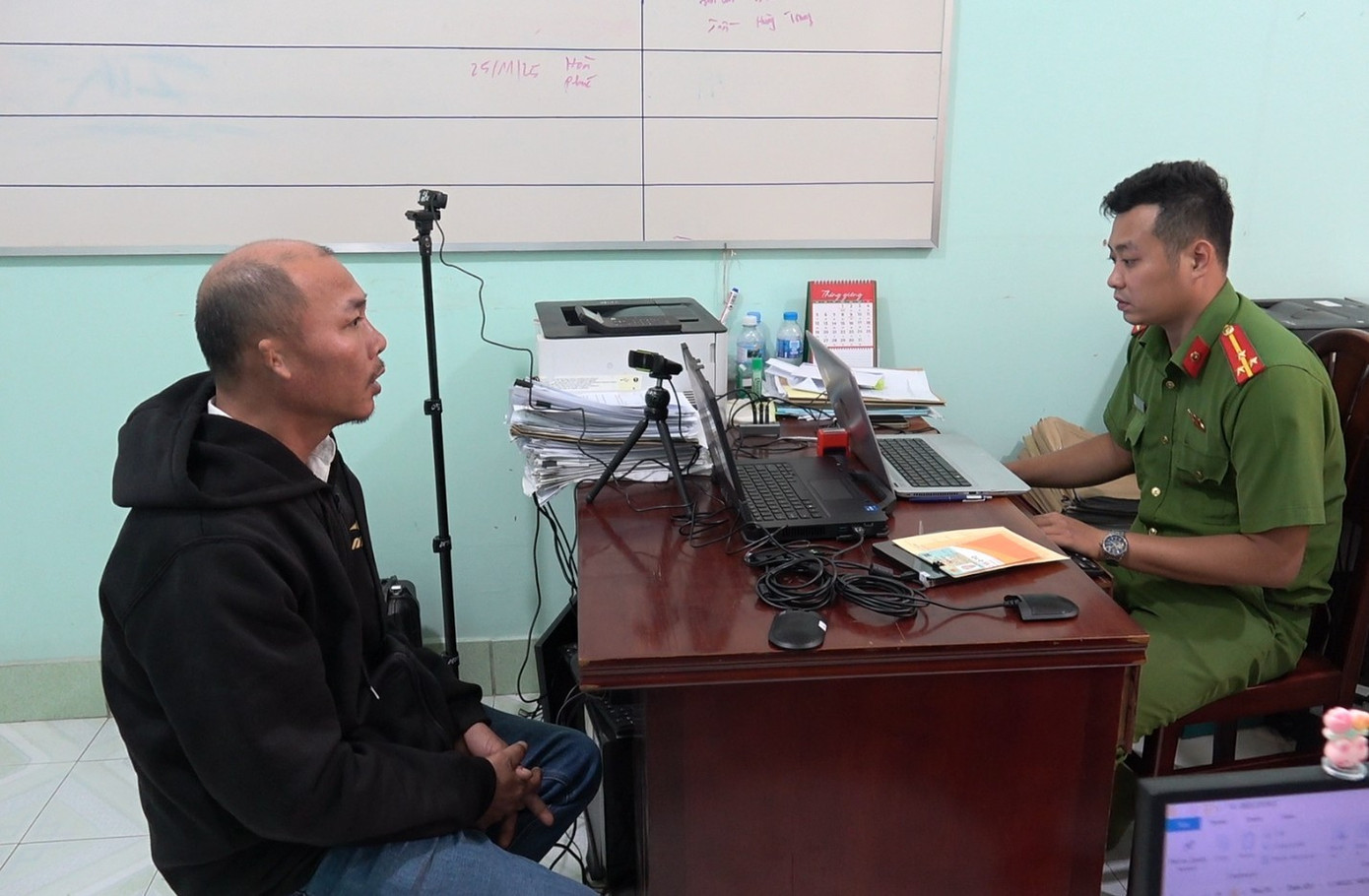 co-quan-canh-sat-dieu-tra-cong-an-tinh-dong-thap-dieu-tra-doi-voi-tai-xe-nguyen-duc-tinanh-thanh-viet-1.jpg