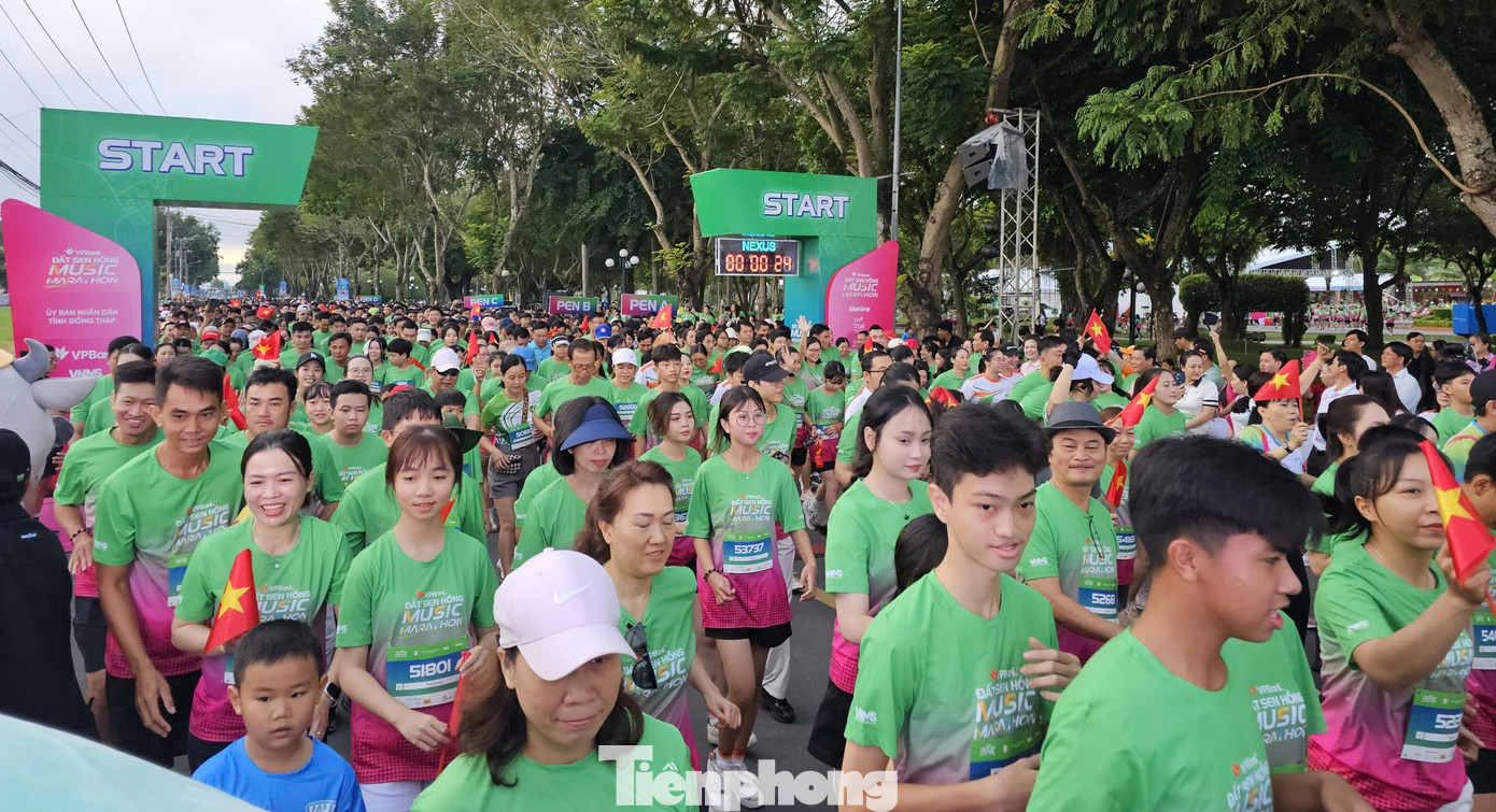 Insbesondere ist der Marathon 2025 das erste große kulturelle Ereignis nach dem Zusammenschluss der Provinzen Tien Giang und Dong Thap. „Das Rennen ist nicht nur ein körperlicher Wettkampf, sondern auch ein Symbol der Solidarität und des Fortschritts, ein wichtiger Meilenstein auf dem Weg der Entwicklung dieses Landes, das reich an kulturellen und historischen Traditionen ist“, betonte Herr Tuan. tp-19.jpg