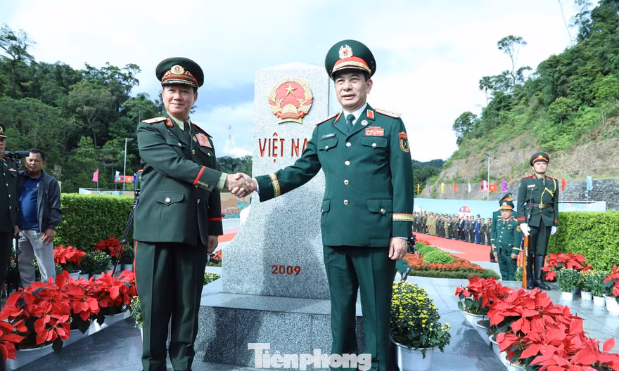 Đại tướng Phan Văn Giang dẫn đầu đoàn Việt Nam sang Lào dự Giao lưu hữu nghị Quốc phòng biên giới lần thứ III