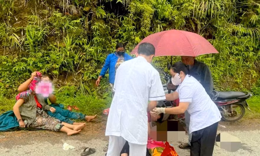 Đến bệnh viện sinh con, sản phụ bất ngờ vượt cạn giữa đường rừng