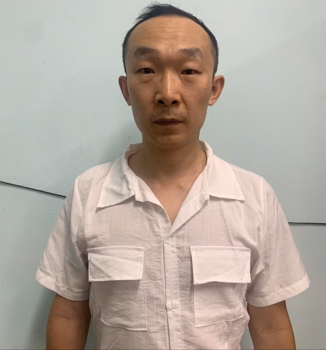 doi-tuong-zhao-wei-zhong-tai-co-quan-cong-an.png