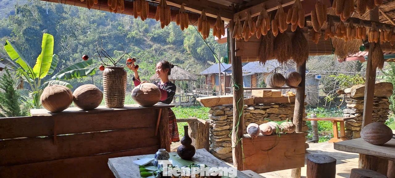 När du kommer till A Di Homestay kan besökare njuta av skönheten i ett traditionellt Mong-hus. tp-10.jpg