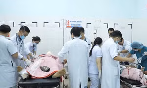 Khẩn cấp hiến máu trong đêm cứu nạn nhân người Lào vụ xe tải lao vào chợ 