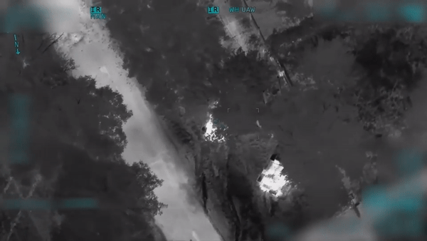 Hình ảnh tổ hợp phòng không Tor-M1 Nga bị Bayraktar TB2 phá hủy. Nguồn: Twitter