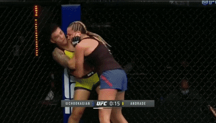 Jessica Andrade ra đòn hạ đo ván Katlyn Chookagian.
