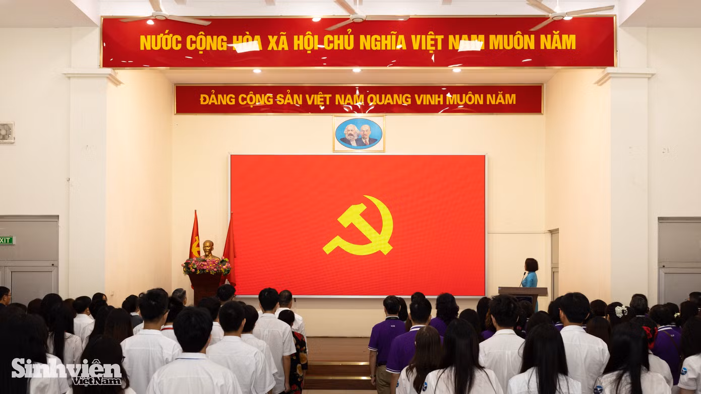 5-hoc-sinh-chuyen-ngoai-ngu-duoc-ket-nap-dang-thanh-tich-khung-ra-sao-0022.jpg