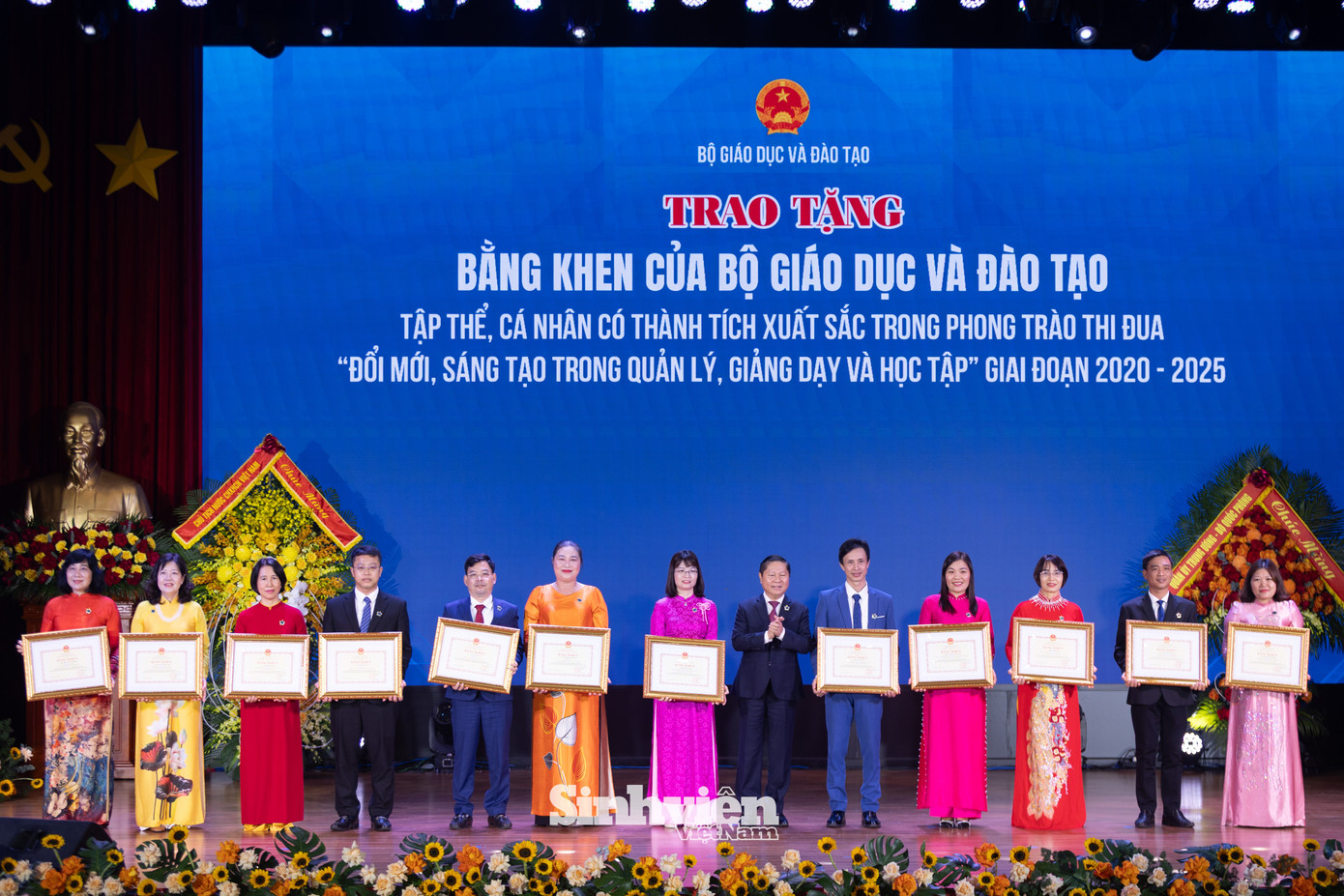 ngay-nha-giao-viet-nam-2025-11.jpg