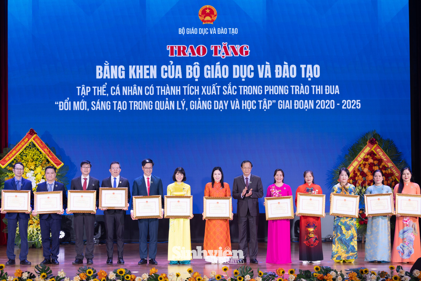 ngay-nha-giao-viet-nam-2025-10.jpg