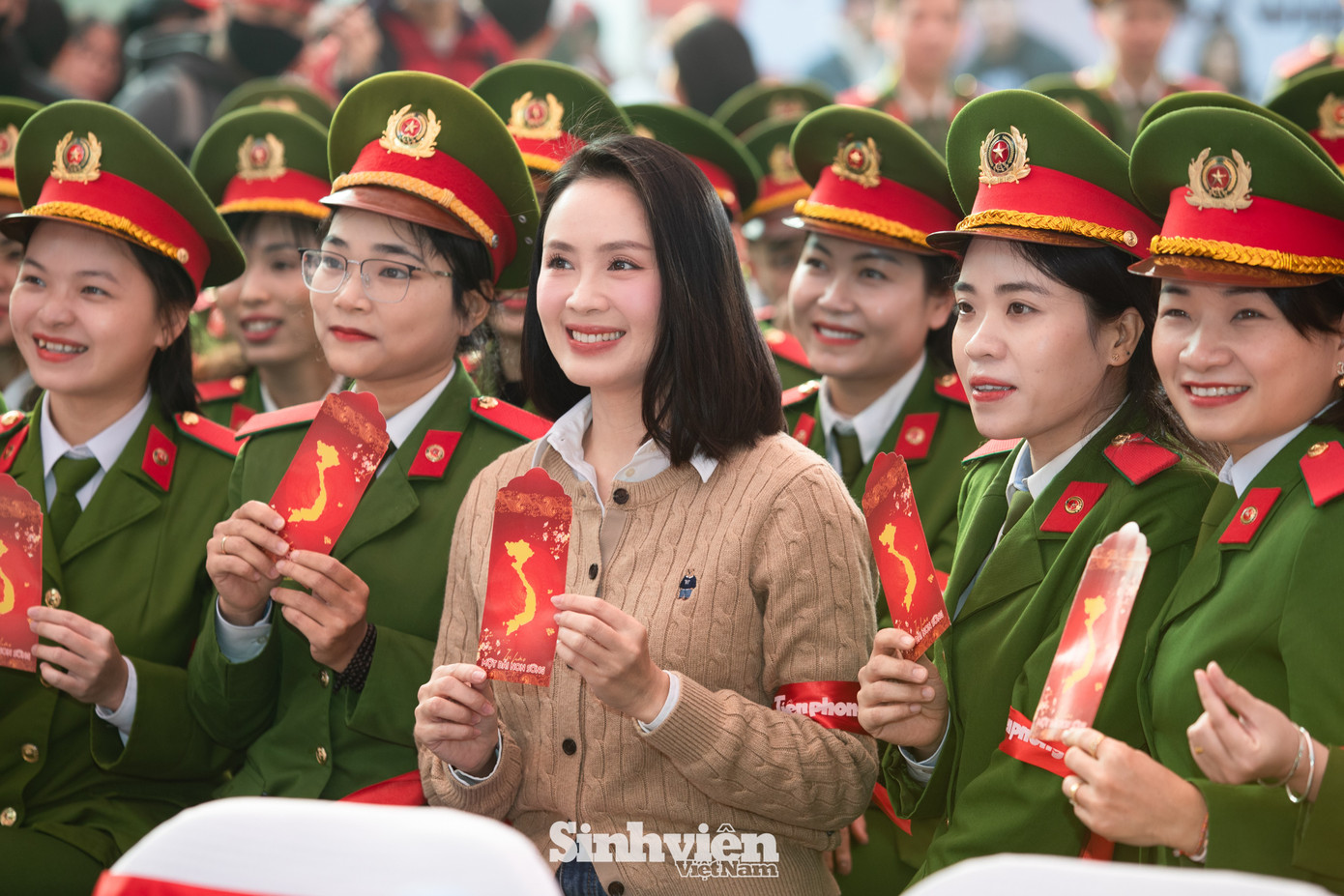 hong-diem-chu-nhat-do-2025.jpg