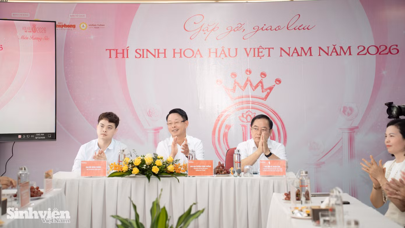 hhvn-tham-ban-sinh-vien-hoa-hoc-tro-094536.jpg