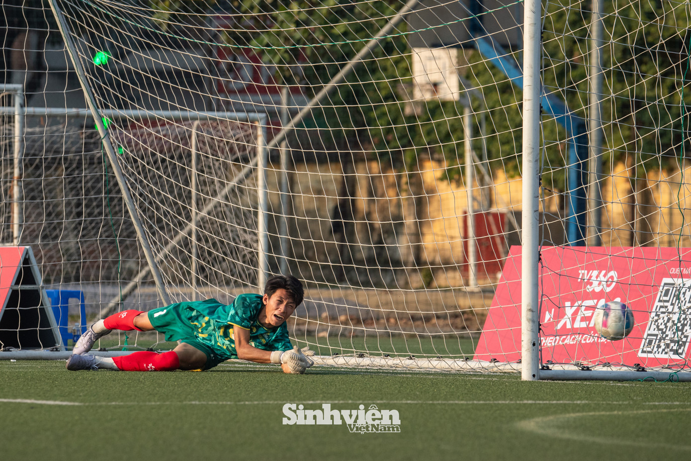 dh-hue-vo-dich-giai-bong-da-nam-sinh-vien-toan-quoc-2025-11.jpg
