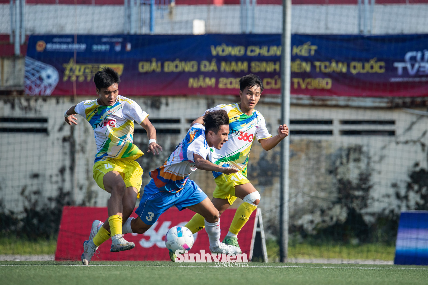 dh-hue-vo-dich-giai-bong-da-nam-sinh-vien-toan-quoc-2025-3.jpg