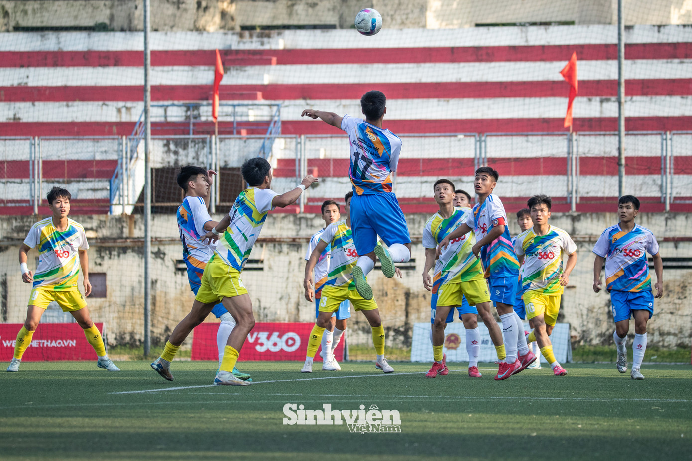 dh-hue-vo-dich-giai-bong-da-nam-sinh-vien-toan-quoc-2025-6.jpg