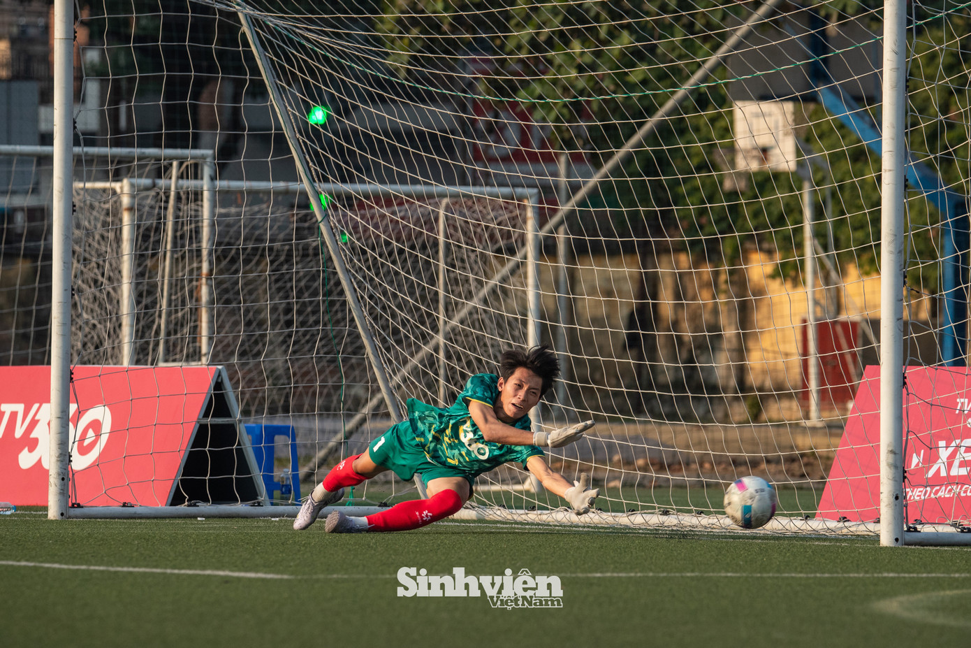 dh-hue-vo-dich-giai-bong-da-nam-sinh-vien-toan-quoc-2025-10.jpg