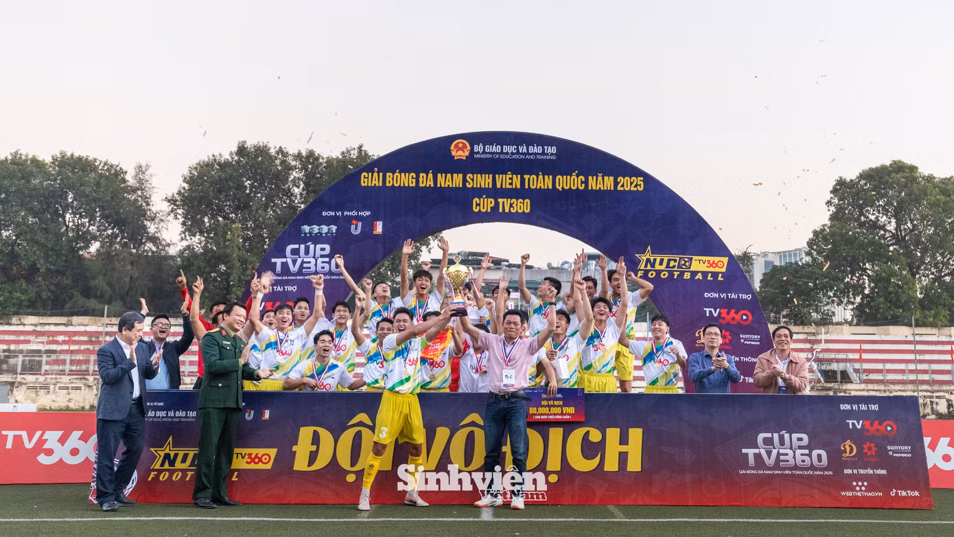 dh-hue-vo-dich-giai-bong-da-nam-sinh-vien-toan-quoc-2025-22.jpg