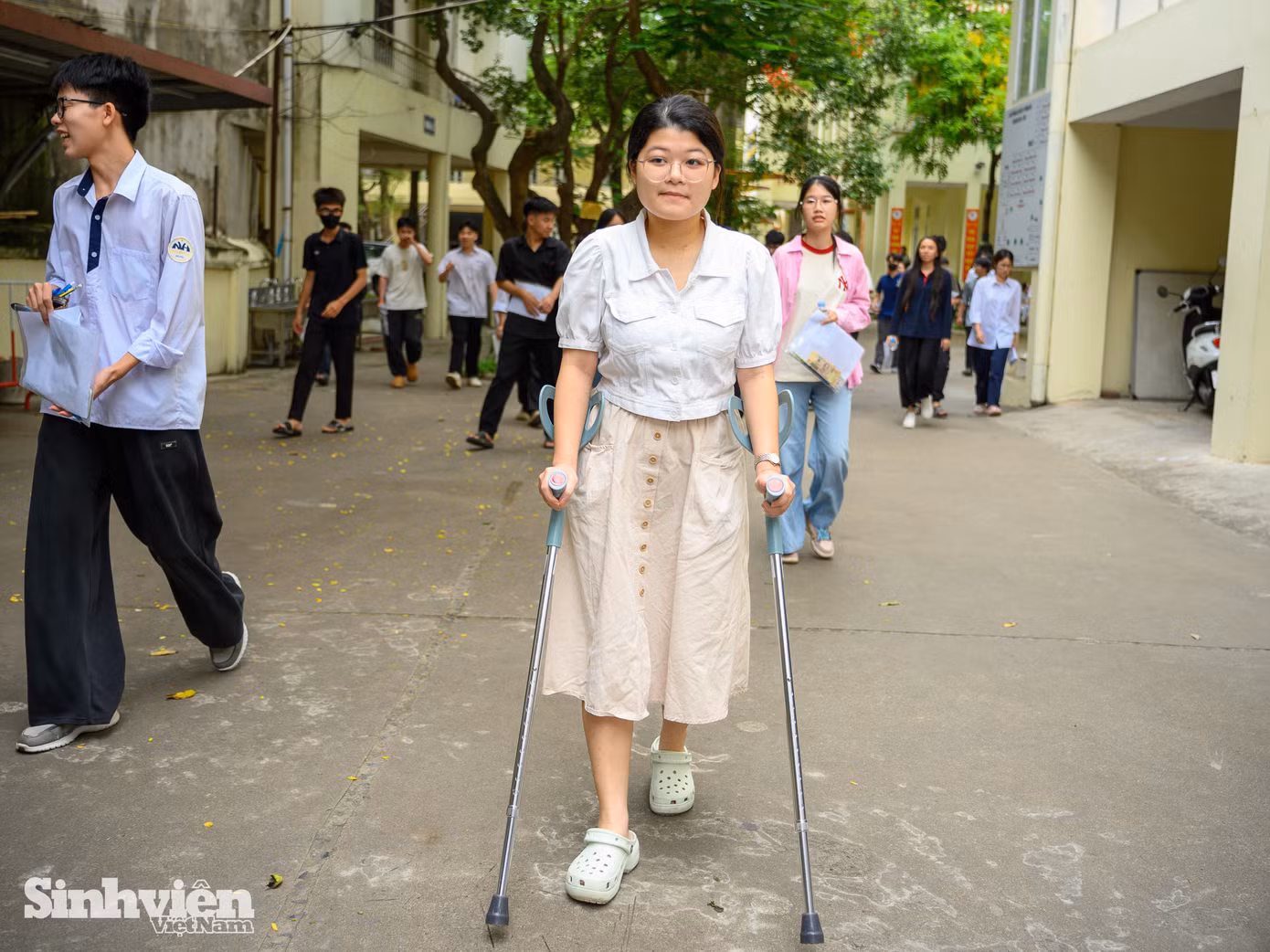 thi-sinh-thpt-le-quy-don-ha-dong-de-van-qua-kho-2.jpg