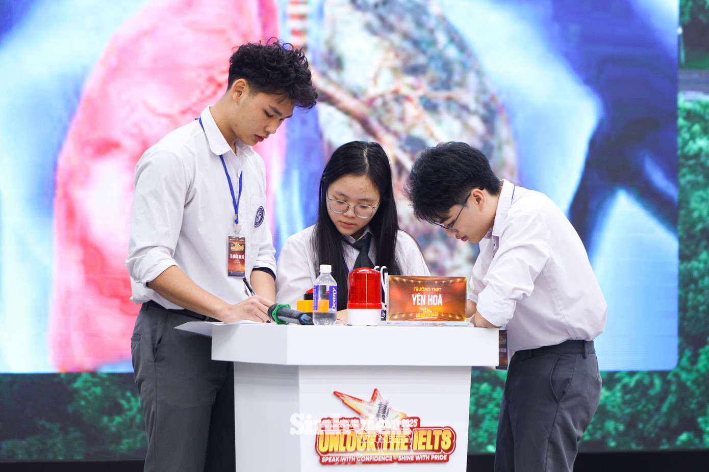 thi-sinh-bat-khoc-giai-nhat-unlock-the-ielts-2025-14.jpg