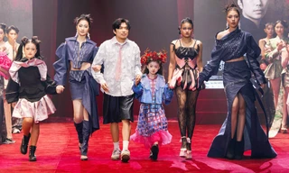 Mẫu nhí 10 tuổi cứ xuất hiện là chiếm sự chú ý