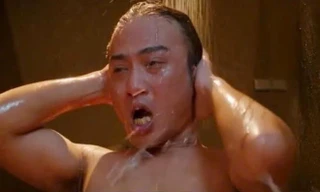 Cảnh tắm của Doãn Quốc Đam trở thành trò cười 