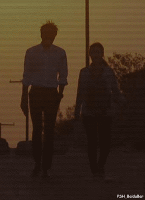 Khi Min Ho đứng cạnh các bạn diễn nữ, thì sự chênh lệch này lại càng rõ rệt hơn.