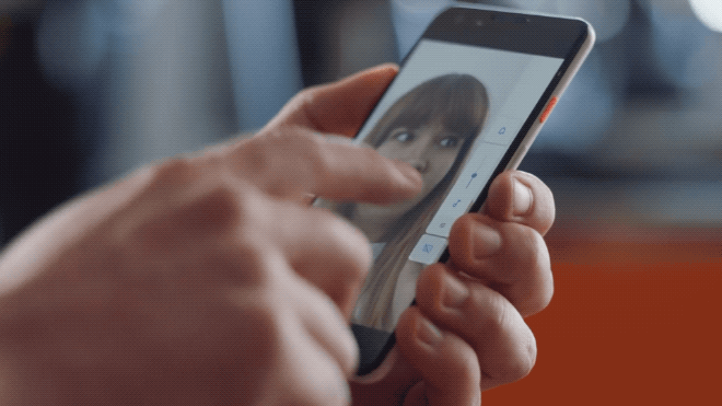 Bạn không cần phải kết nối Internet để sử dụng tính năng Live Captions.