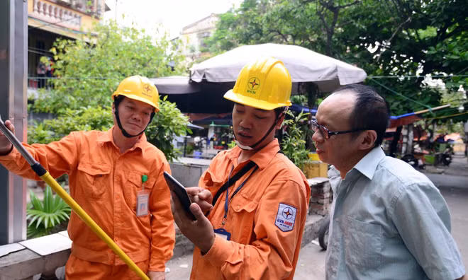 Đề xuất áp giá điện theo giờ: Chưa rõ tác động, chuyên gia cảnh báo gì?