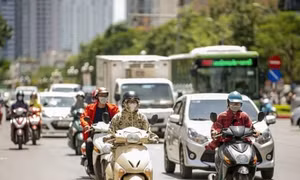 Nắng nóng gay gắt bao phủ toàn miền Bắc 