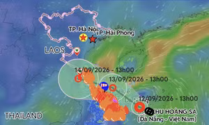 Áp thấp nhiệt đới tiến gần bờ, miền Trung mưa lũ