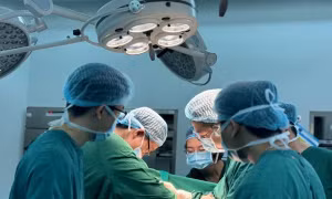 Lấy da bụng tạo ngực, bước tiến mới trong tái tạo sau ung thư vú