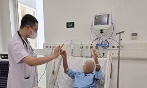 Sau khai trương, Bệnh viện Bạch Mai tại Ninh Bình liên tiếp cứu sống bệnh nhân đột quỵ nặng