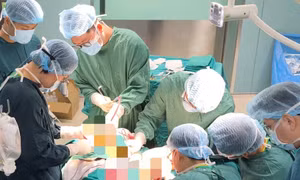 Lần đầu ứng dụng mô hình 3D cắt khối ung thư ăn gần nửa khuôn mặt 