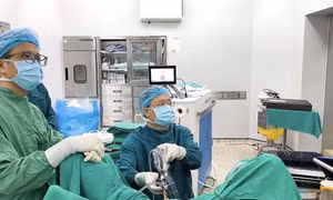 Bóc u tiền liệt tuyến khổng lồ bằng laser