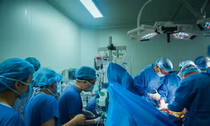Sự phối hợp đồng bộ của nhiều ê-kíp Bệnh viện Hữu nghị Việt Đức để ca ghép thành công.
