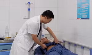 Gập bụng tưởng để khỏe, người đàn ông mắc biến chứng hiếm gặp