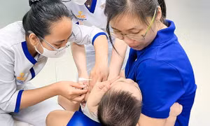 Bệnh não mô cầu có thể gây tử vong trong vài giờ: Bác sĩ chỉ cách nhận biết sớm