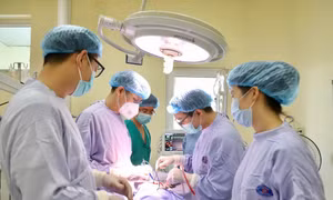 Cắt khối u phổi chiếm gần hết lồng ngực vì bỏ lỡ thời điểm vàng phát hiện bệnh
