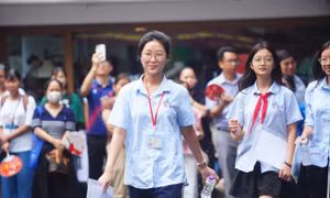 Đề thi, lời giải môn Toán vào lớp 10 ở Hà Nội