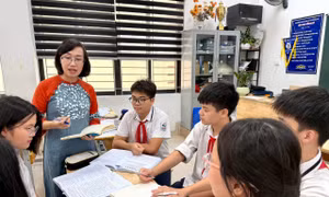 Nắng như 'đổ lửa', học sinh Hà Nội vẫn say sưa ôn thi vào lớp 10 