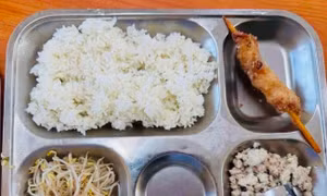 Phó Chủ tịch TP Hà Nội yêu cầu làm rõ thông tin báo Tiền Phong phản ánh bữa ăn bán trú ‘lèo tèo’