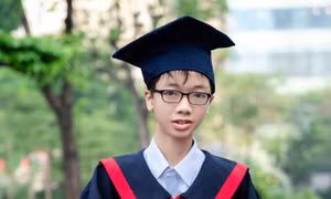 Thủ khoa Toán Trường THPT Chuyên Đại học Sư phạm: Bố dọa cắt cầu dao vì học muộn